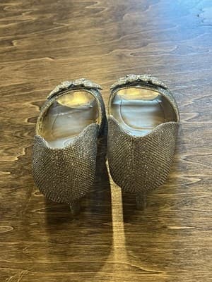 Bandolino Peep Toe Pumps Womens 7.5 Silver Metallic Flower Heels Party - Thumbnail 6