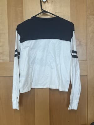 Notre Dame Under Armour Women’s Small Cropped Long Sleeve T-Shirt- NWT - Thumbnail 4