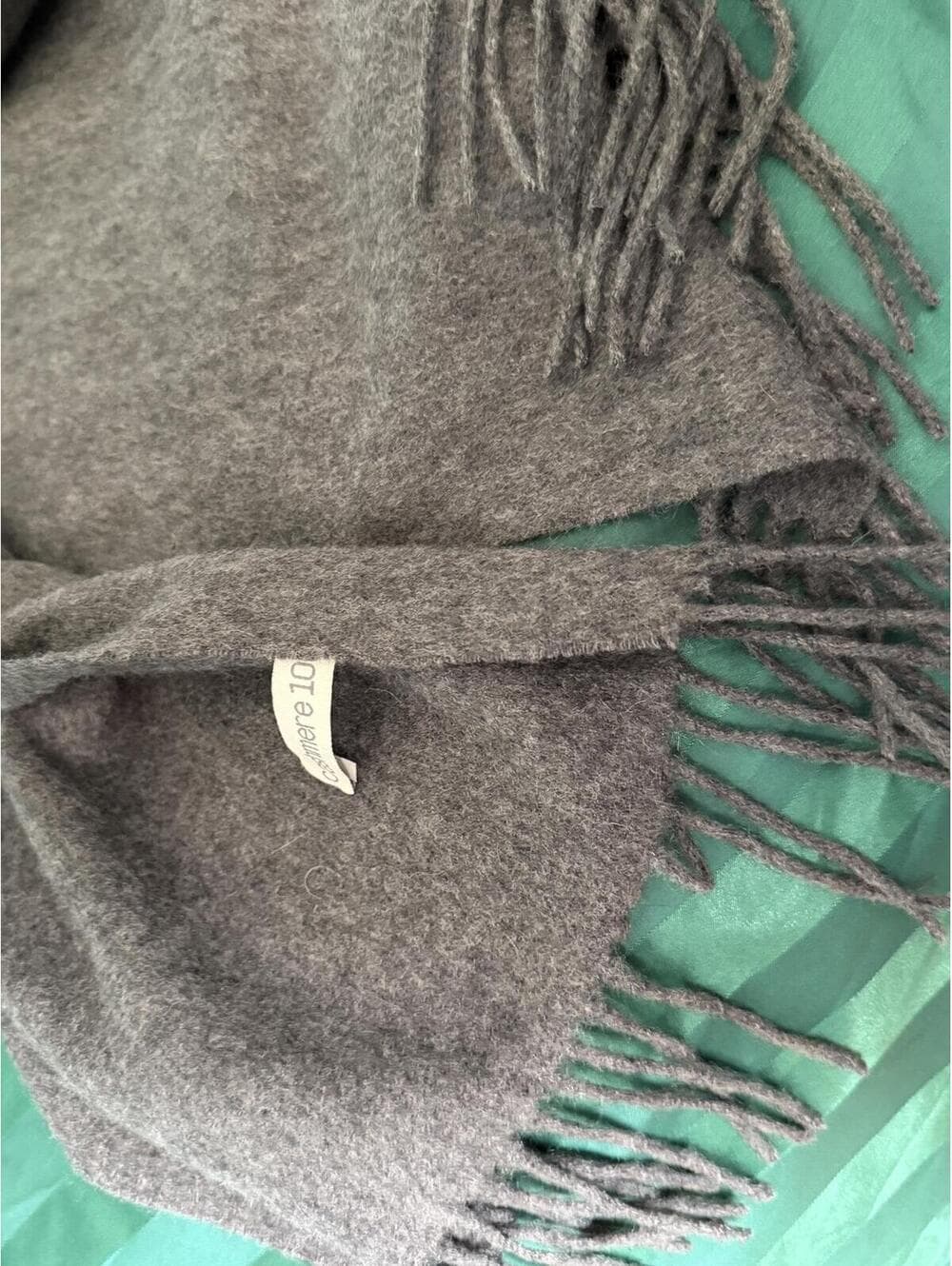 Cozy 100% Cashmere Gray Scarf with Fringe - Thumbnail 3