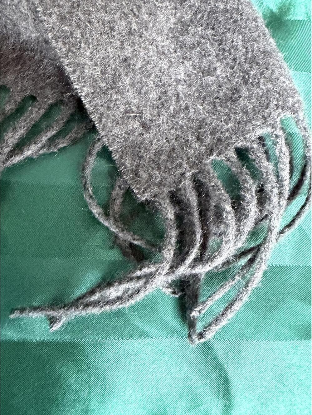 Cozy 100% Cashmere Gray Scarf with Fringe - Thumbnail 5