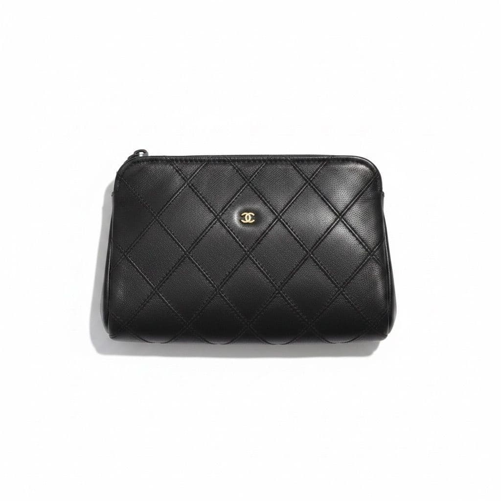 473. Chanel Black Quilted Leather Cosmetic Pouch Vanity Case CC Zip Pouch