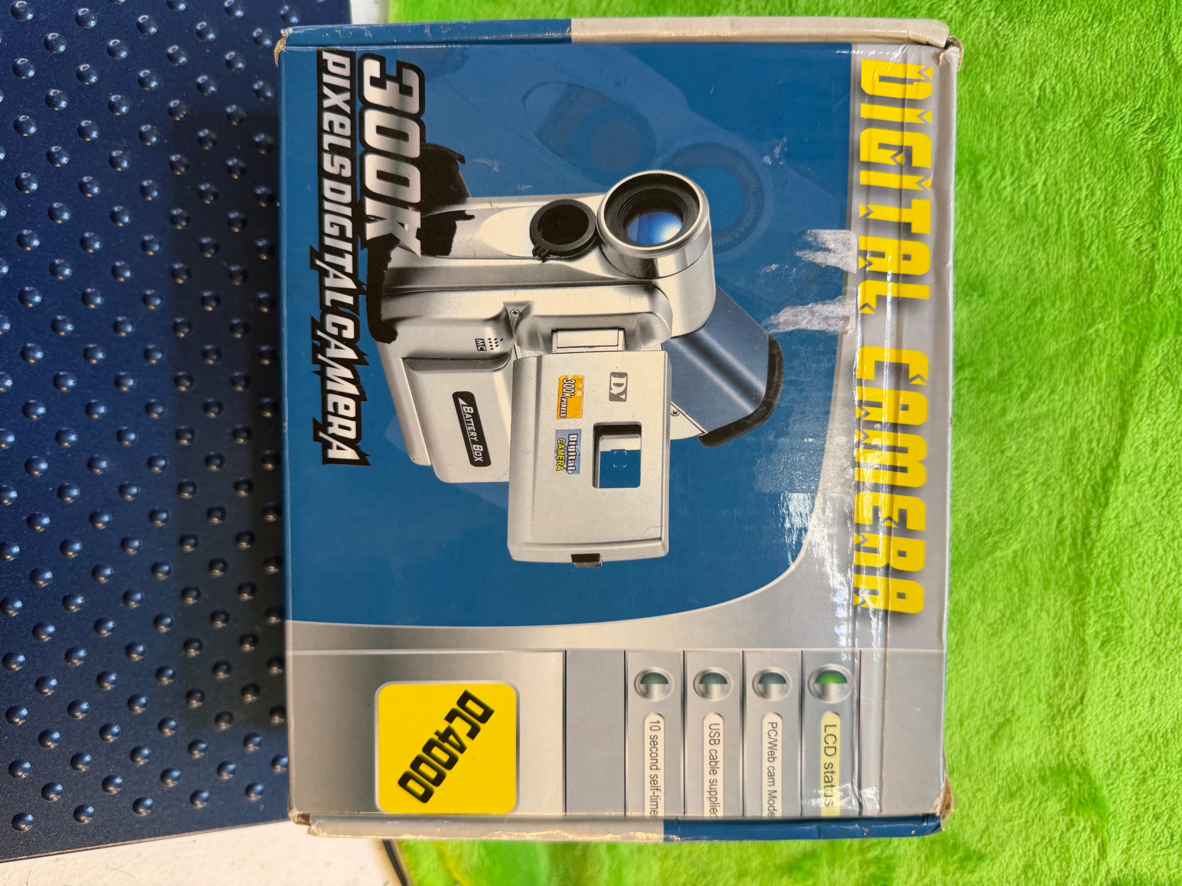 DC4000 300K Pixel Digital Camera CIB w/ Case Manual USB Vtg - Thumbnail 2