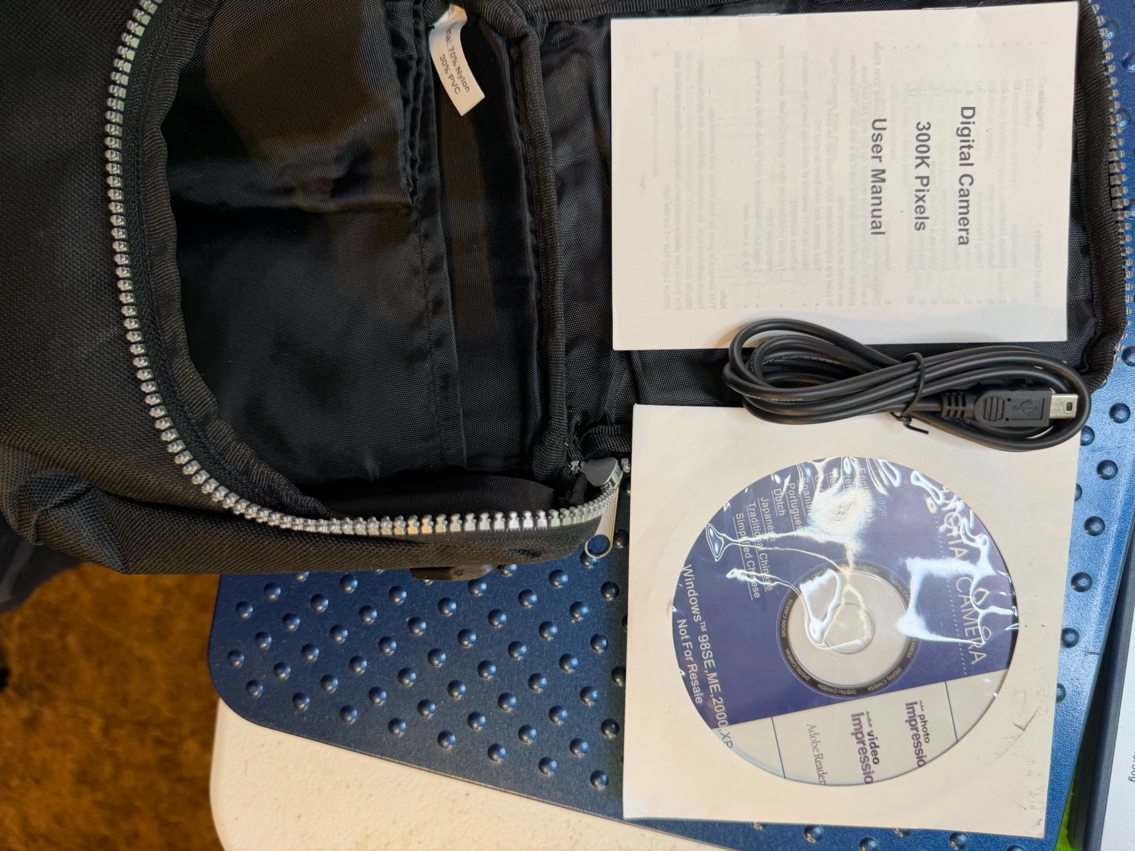 DC4000 300K Pixel Digital Camera CIB w/ Case Manual USB Vtg - Thumbnail 8