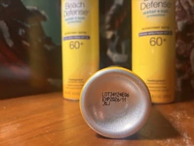2 New Neutrogena SPF 60 Beach Defense Sunscreen Spray Lotion (8.5 Oz.) Exp 11/25 - Thumbnail 3