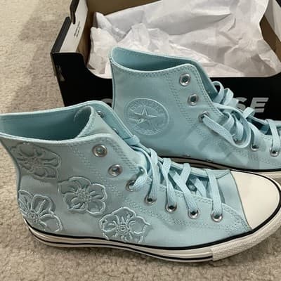 Converse Chuck Taylor High Top Flower Embroidery Light Blue Women’s Size 7.5 NWT - Thumbnail 2