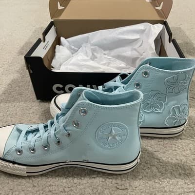 Converse Chuck Taylor High Top Flower Embroidery Light Blue Women’s Size 7.5 NWT - Thumbnail 3