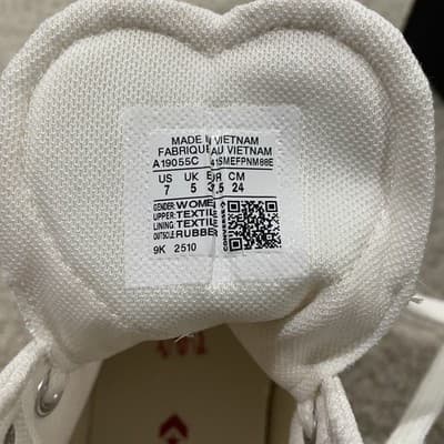 Converse Chuck Taylor High Top Canvas Heart Theme Vintage White Women Size 7 NWB - Thumbnail 9