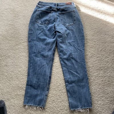 Hollister Curvy High Rise Mom Jean Rough Hem Distressed Blue 27x27 (5R) - Thumbnail 6