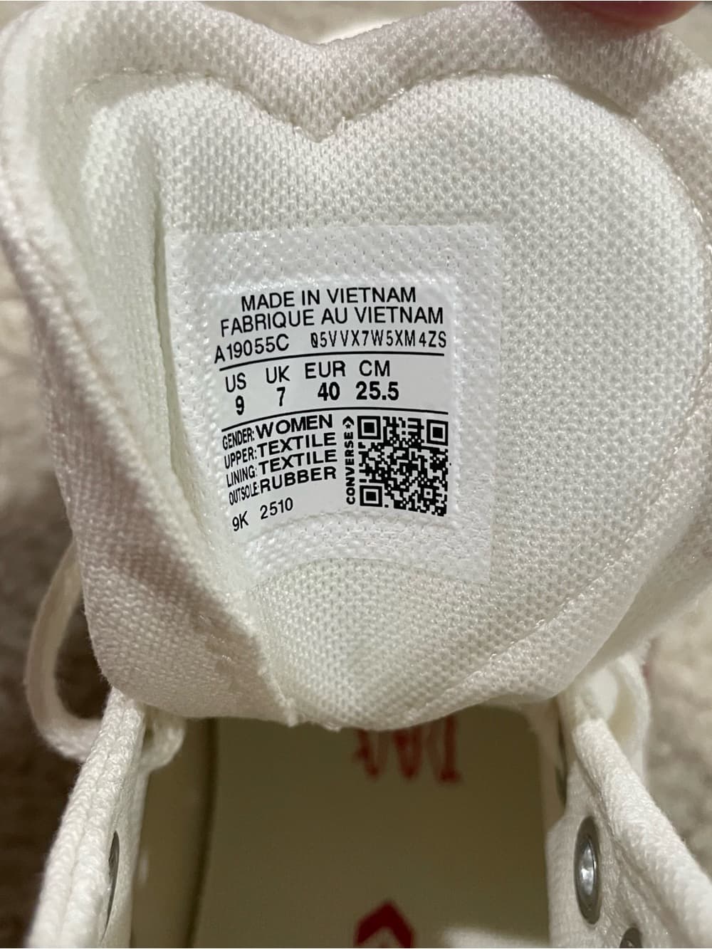 Converse Chuck Taylor Vintage White Heart-Themed Canvas High-Tops Women’s Size 9 - Thumbnail 9