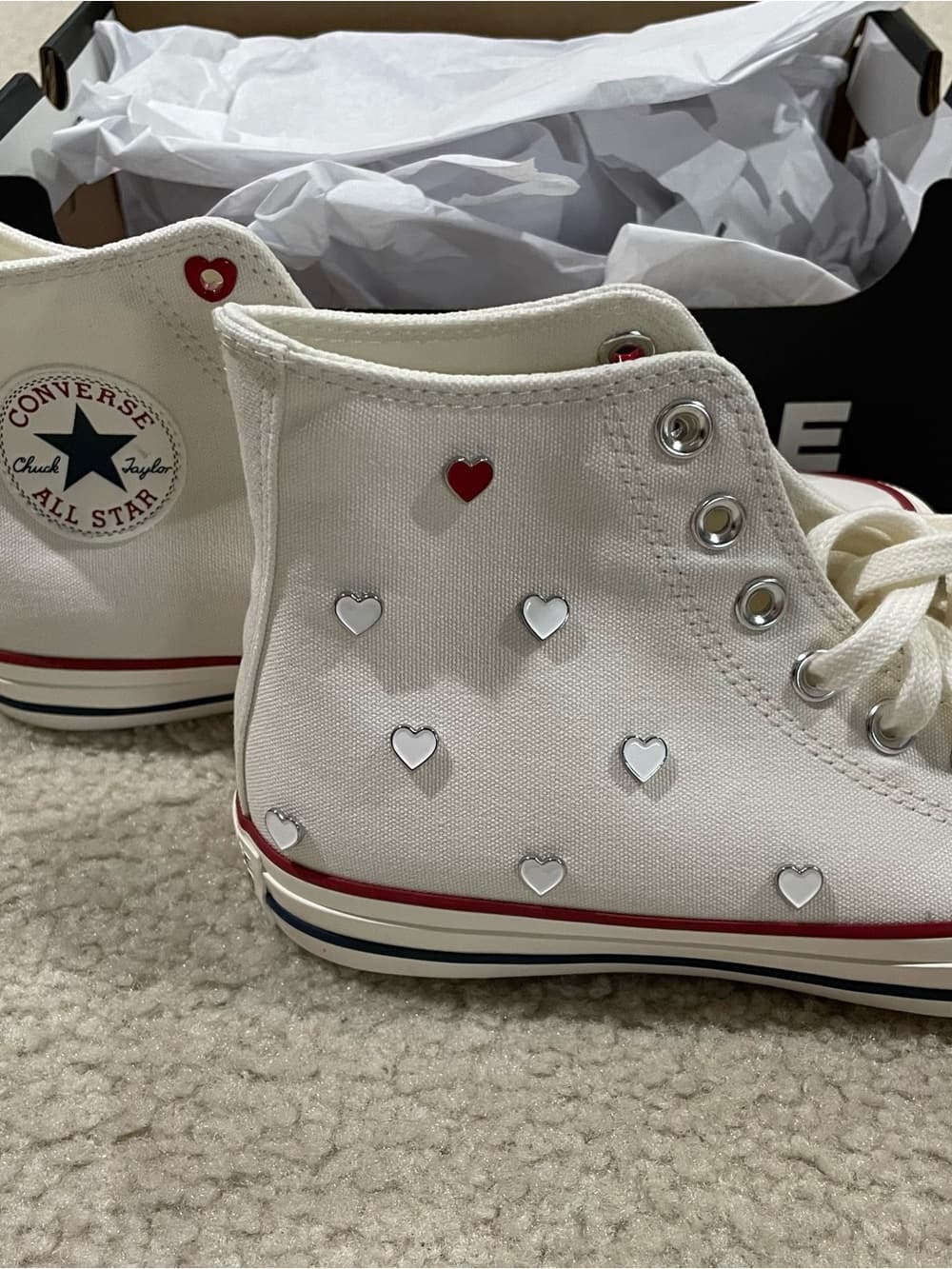 Converse Chuck Taylor Vintage White Heart-Themed Canvas High-Tops Women’s Size 9 - Thumbnail 5