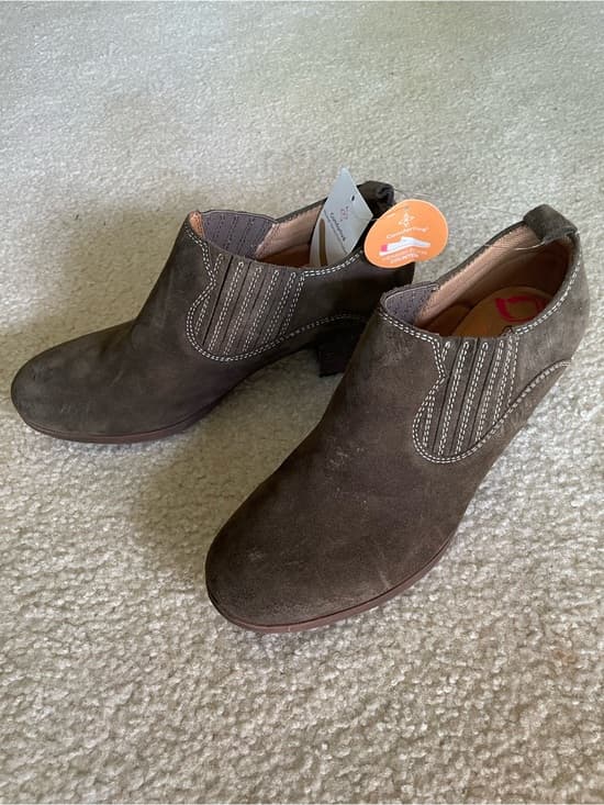 Comfortiva Women’s Brown Suede Ankle Booties with Elastic Panels Size 8.5 NWT - Thumbnail 9