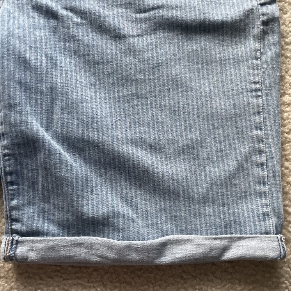 Levis Blue Pinstriped Classic Bermuda Shorts Womens 20W Preowned - Thumbnail 4