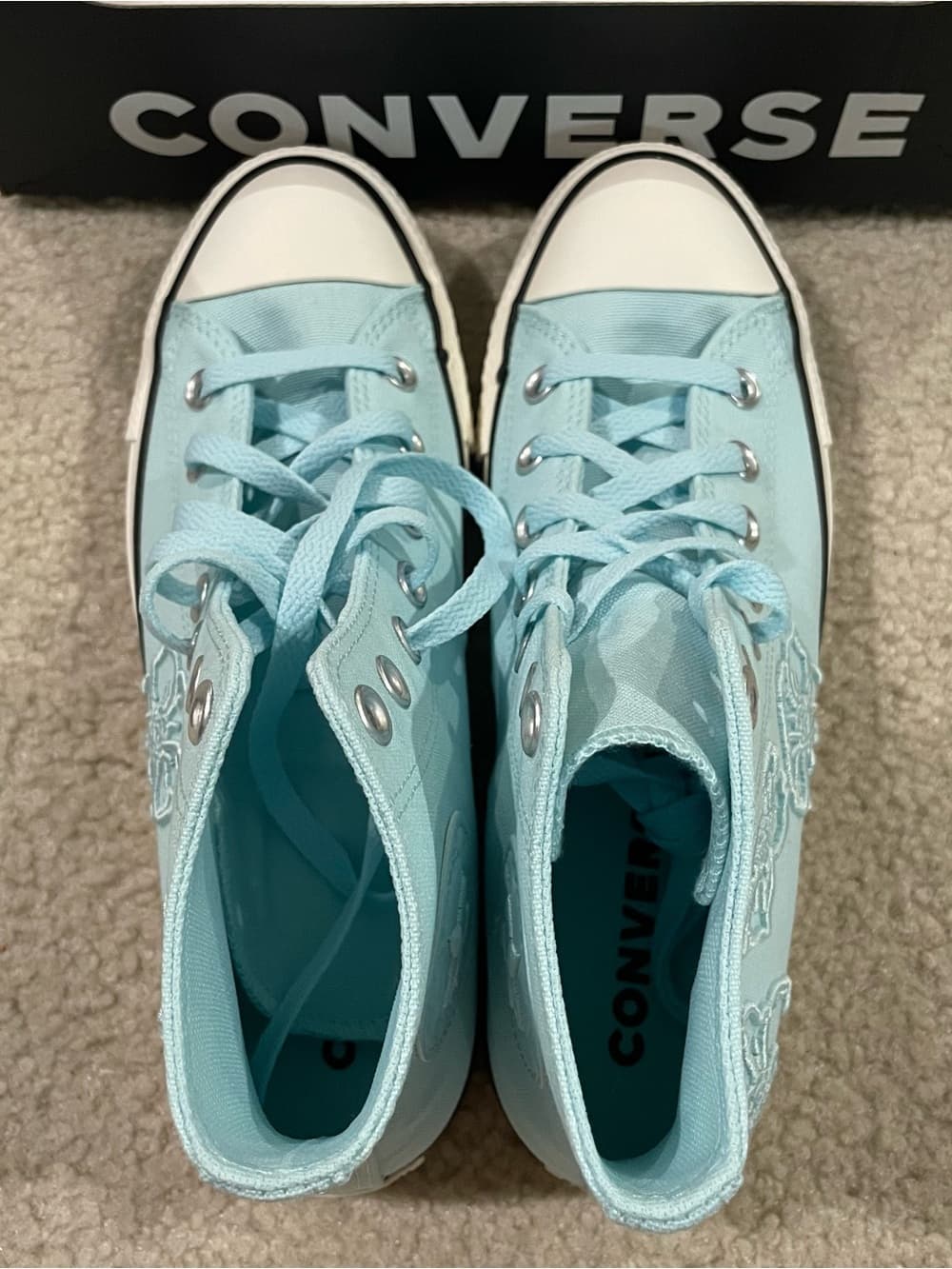 Converse Chuck Taylor Canvas High Top Flower Embroidery Lt Blue Women’s Size 8 - Thumbnail 3