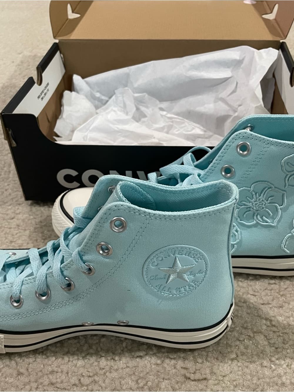 Converse Chuck Taylor Canvas High Top Flower Embroidery Lt Blue Women’s Size 9 - Thumbnail 2