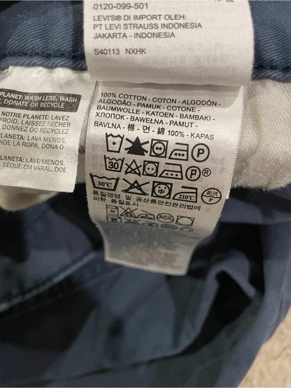 Levi's 514 Straight Jeans in Navy Blue Men’s 38x30. Inseam closer to 28. - Thumbnail 6