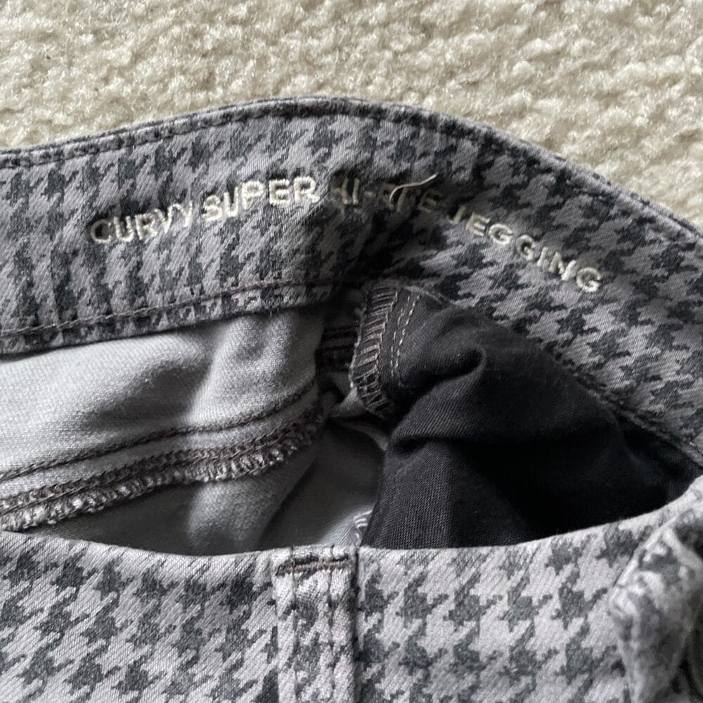 American Eagle Curvy Super High Rise Jegging Checkered Gray Black Size 2 - Thumbnail 2