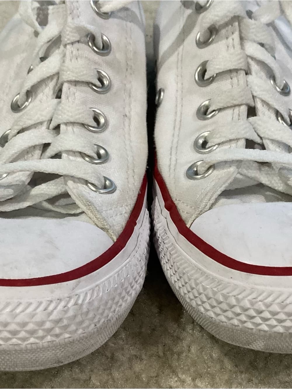 Converse White Canvas Low Top Sneakers with Red Trim Women 6.5 Men 4.5 Preowned - Thumbnail 2