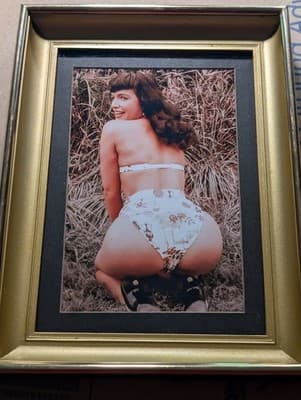 Bettie Page Framed Matted Print Vintage Pinup Bikini Photo Gold Frame 5x7 Art - Thumbnail 2