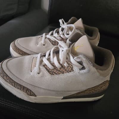 Size 2Y - Jordan 3 Retro Palomino