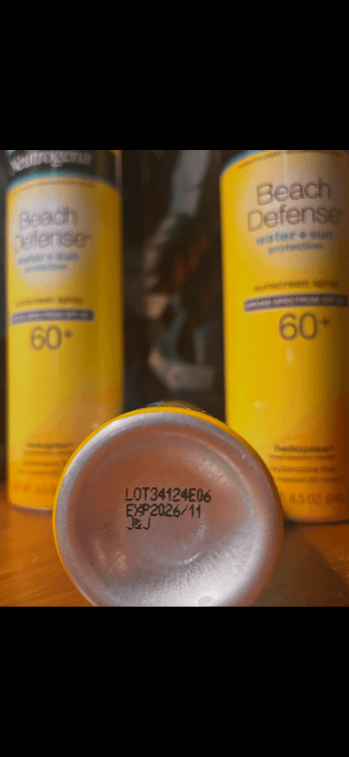 Neutrogena Beach Defense SPF 60 Sunscreen Spray - New - Thumbnail 3