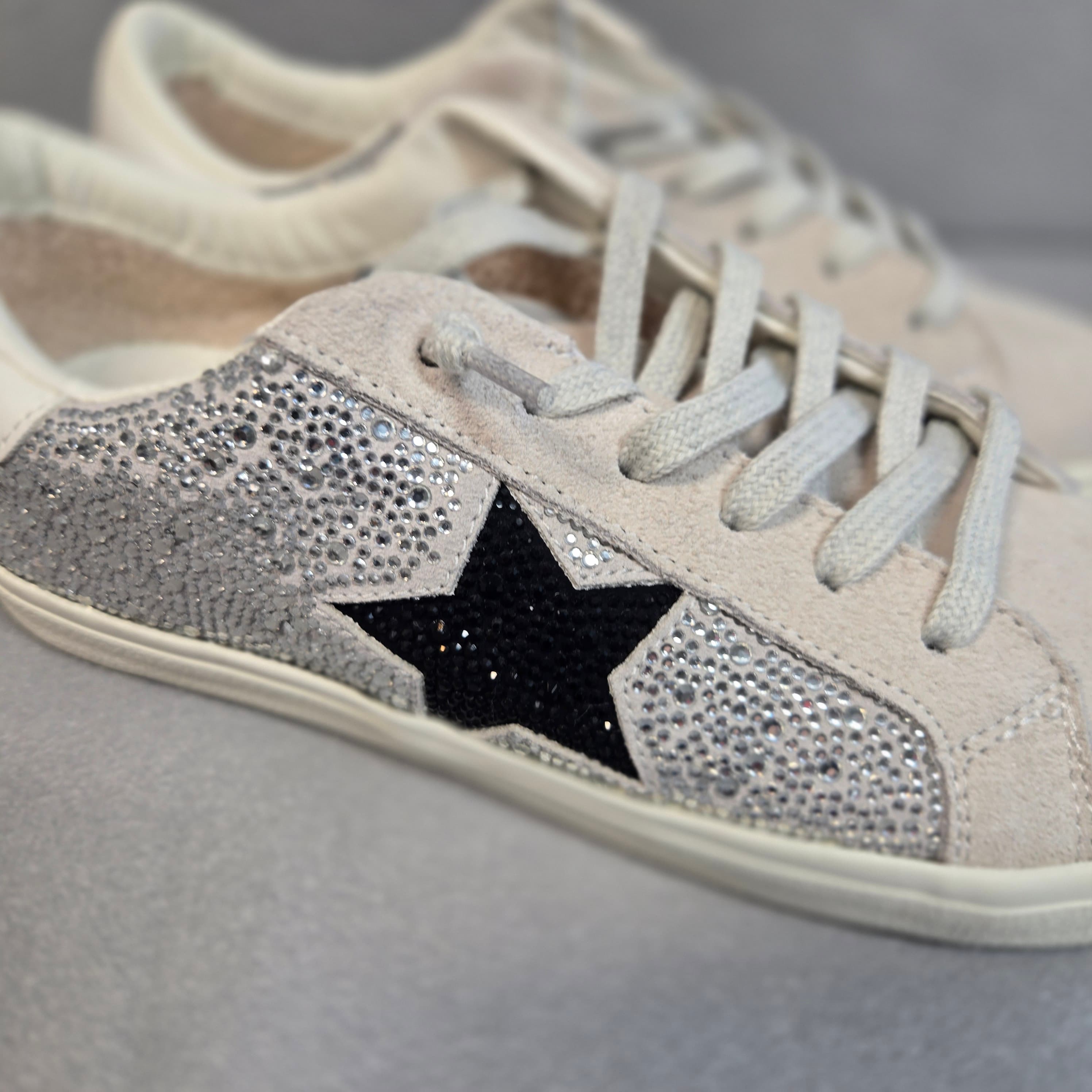 Vintage Property Star Bedazzled Sneakers Size 8 - Thumbnail 6