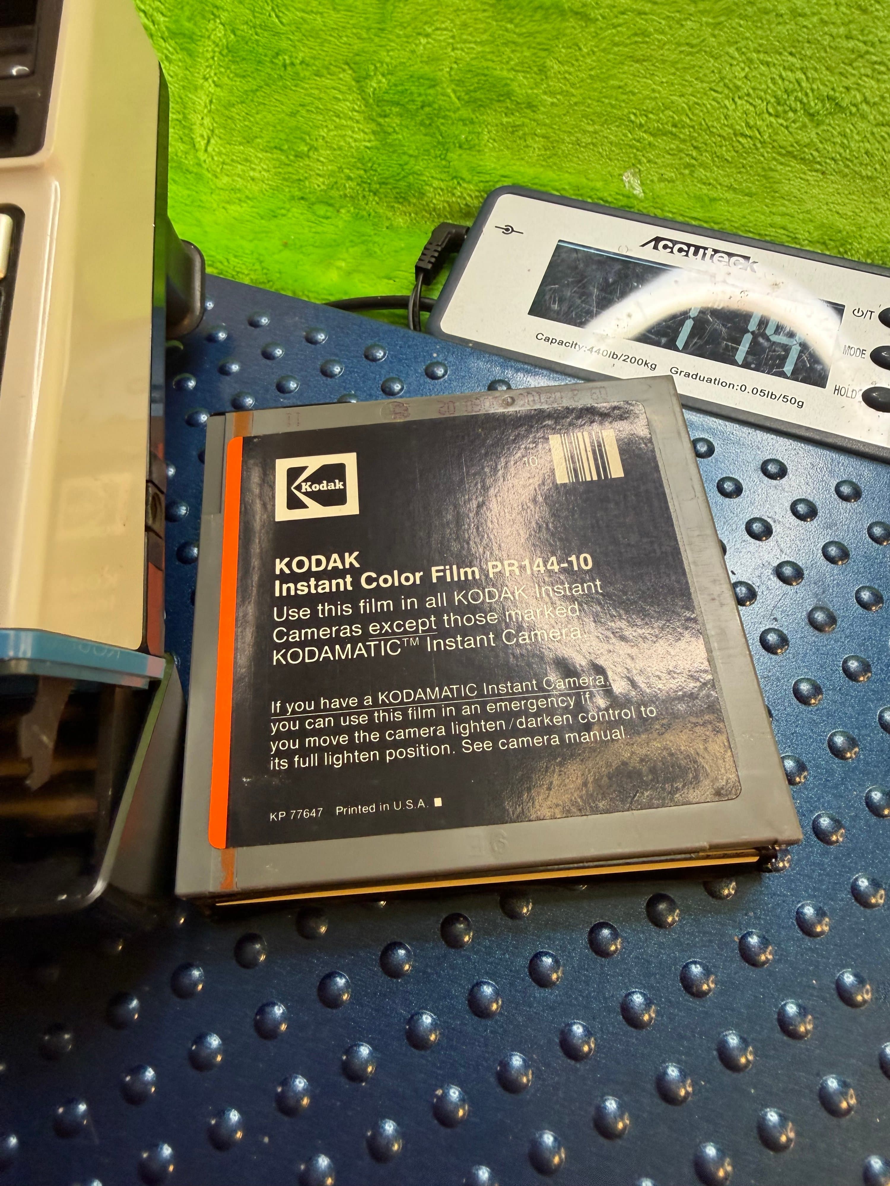 Vtg Kodak EK4 Instant Camera w/ Film Pack, 1970s, Untested - Thumbnail 4