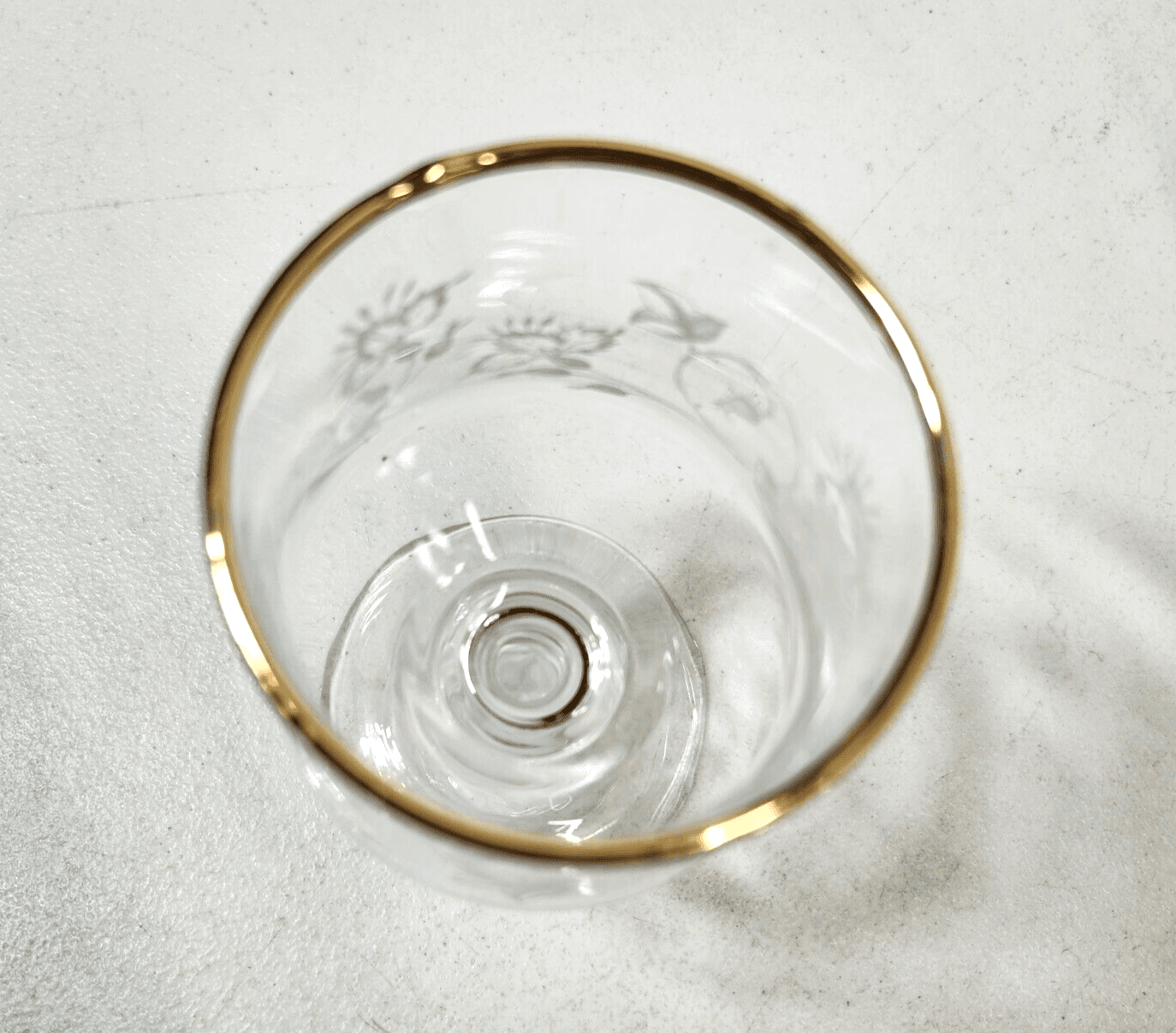 2 Vintage Regent Wine Glasses White Flower Design With Gold Rim 6" - Thumbnail 3