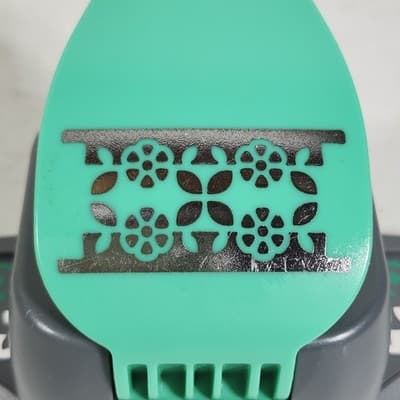 We R Memory Keepers Edge Border Paper Punch Garland 2.5" Crafting Scrapbooking - Thumbnail 3