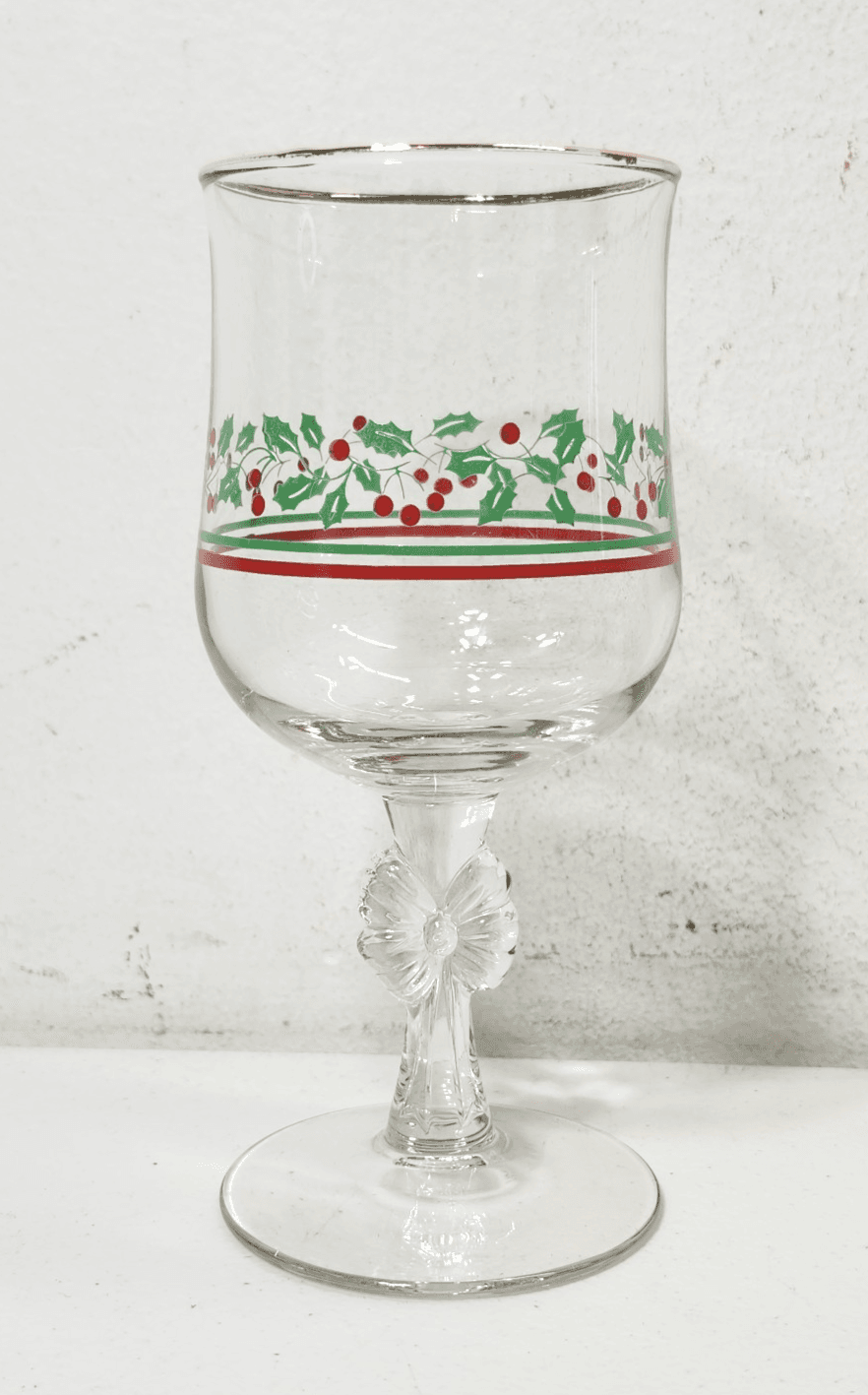 Arby's Libby Holly Berries Christmas Collection Stemmed Wine Glass