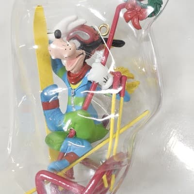 "Goofy About Skiing" Disney Holiday Xmas Ornament by Enesco Vintage NOS - Thumbnail 2