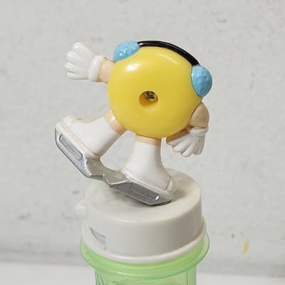 M&M Minis Candy Dispenser Pogo Sports Yellow Character 2001 - Thumbnail 4