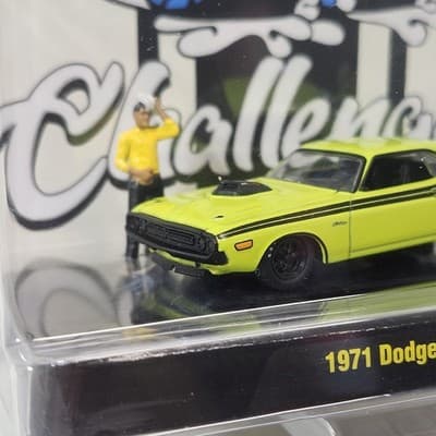 M2 Machines Diorama 1971 Dodge Challenger R/T Chase Car 1/64 Toy Vehicle NEW - Thumbnail 4