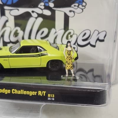 M2 Machines Diorama 1971 Dodge Challenger R/T Chase Car 1/64 Toy Vehicle NEW - Thumbnail 3
