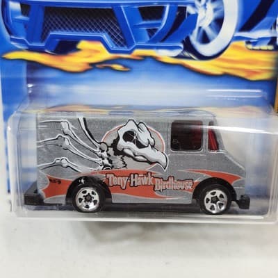 2000 Hot Wheels Tony Hawk Combat Medic Car 1/64 Toy Vehicle Birdhouse NEW - Thumbnail 2