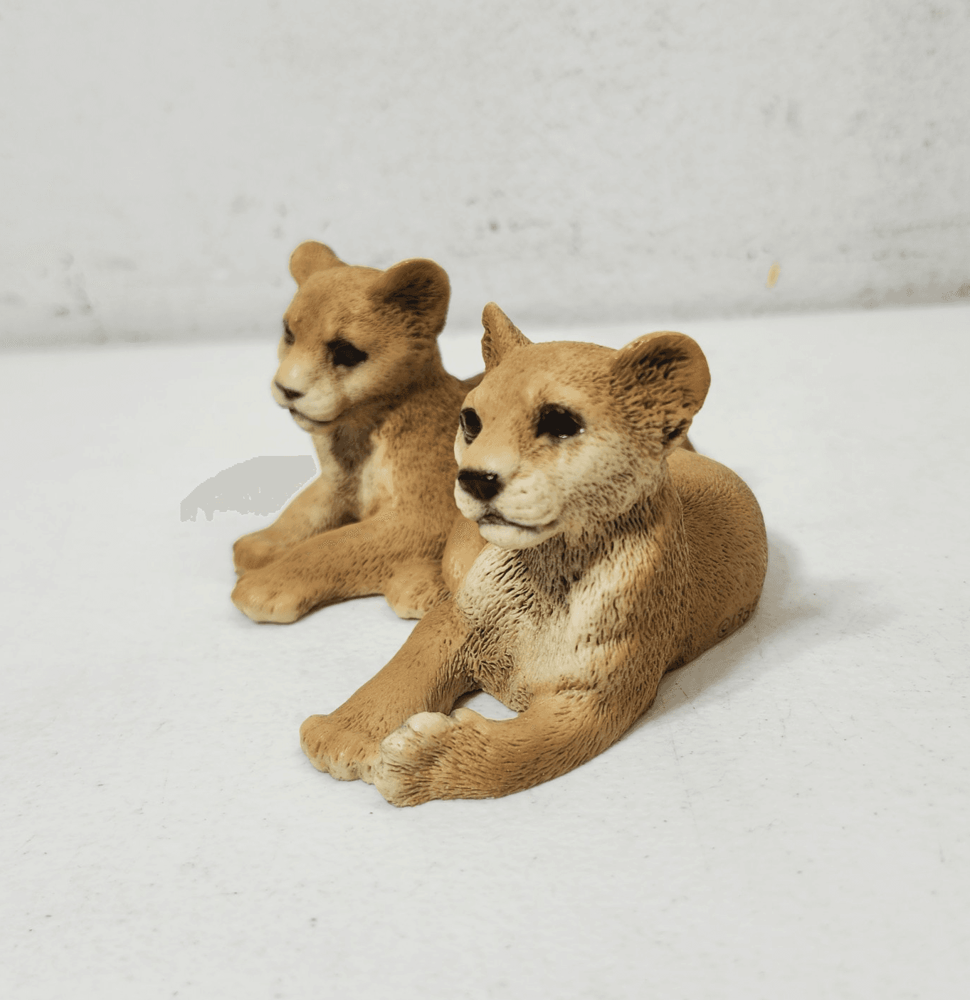 Castagna Italy Lion Cubs Sculpture Figurine Resin Home Decor 1988 W/ Box - Thumbnail 6