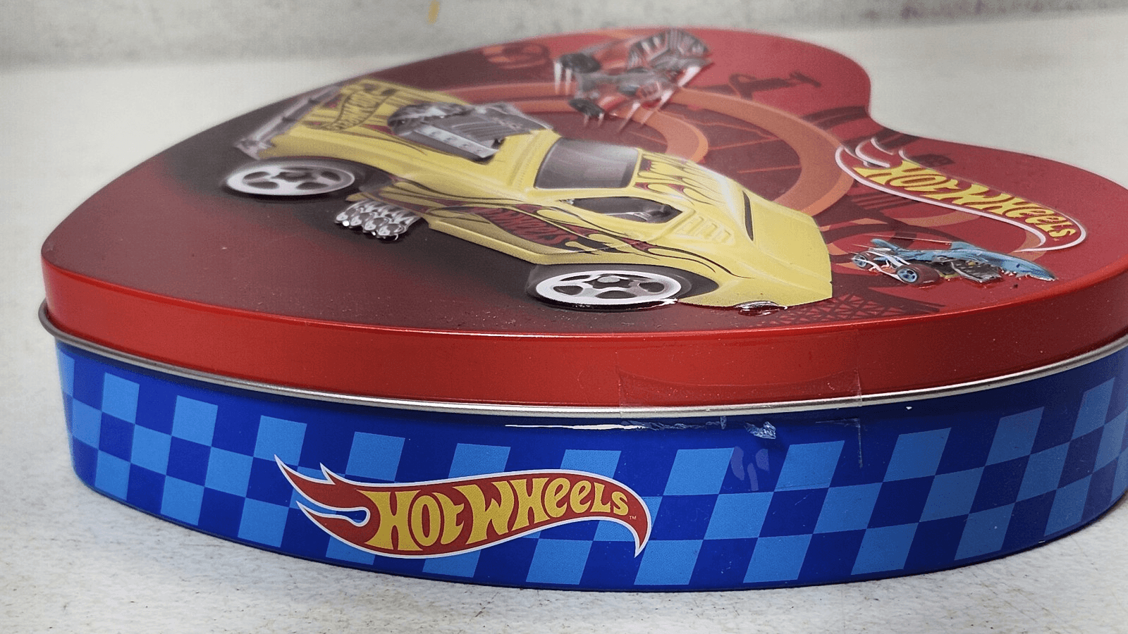 Hot Wheels Metal Collectible Tin Heart Shaped - Thumbnail 4