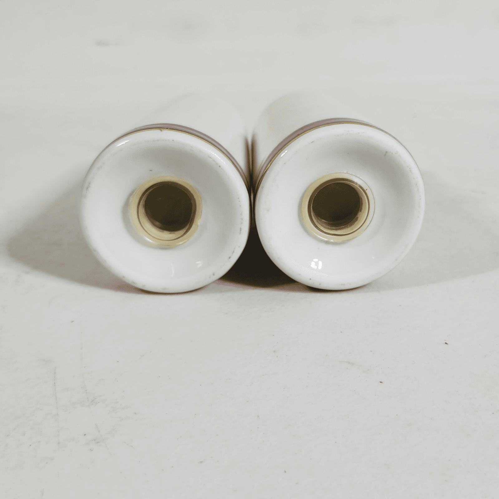 VTG Set of Two Salt and Pepper Shakers White Porcelain Rose Nashville - Thumbnail 7