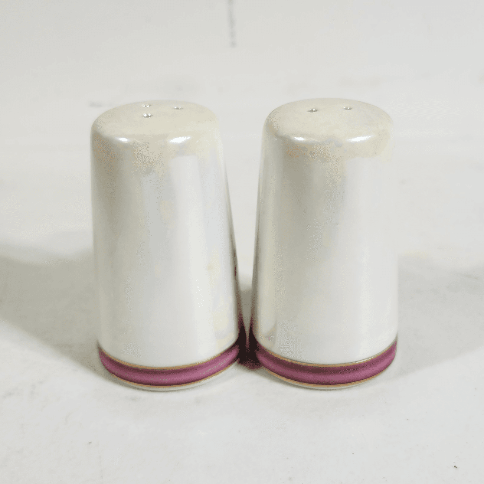 VTG Set of Two Salt and Pepper Shakers White Porcelain Rose Nashville - Thumbnail 6