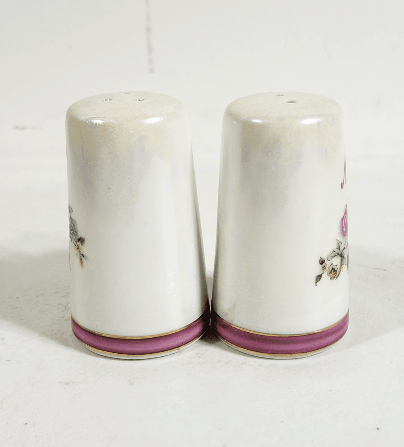 VTG Set of Two Salt and Pepper Shakers White Porcelain Rose Nashville - Thumbnail 5