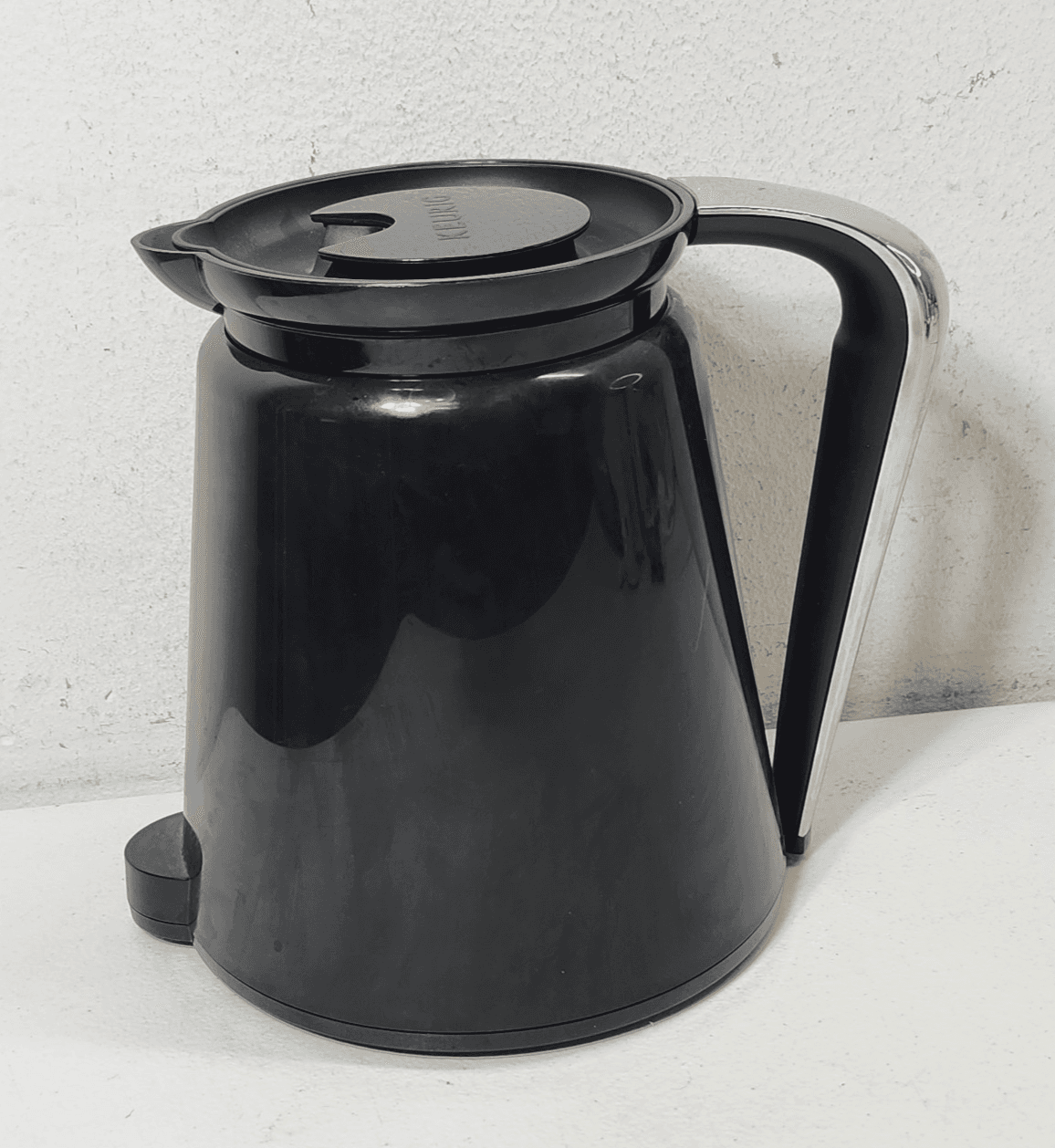 Keurig 2.0 Replacement Thermal Carafe 32oz Black with Chrome Handle - Thumbnail 2