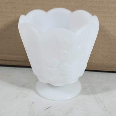 Vintage Milk Glass Grape Dish Bowl Planter Footed Scallop Edge E. O. Brody - Thumbnail 2