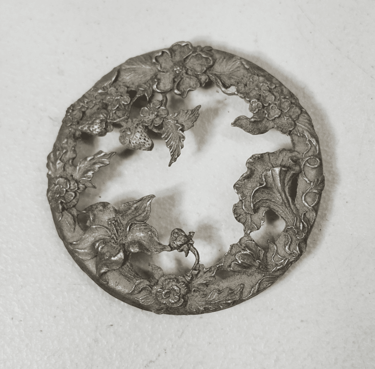 Crabtree & Evelyn 1992 Pewter Lid Floral Design 3.25" - Thumbnail 2