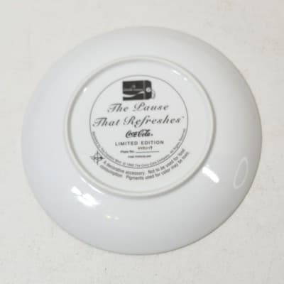 1993 Coca Cola 8" Collector's Plate Santa "The Pause That Refreshes L.E. - Thumbnail 4