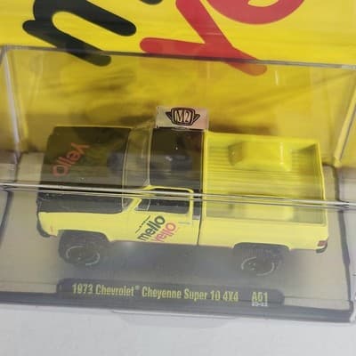 M2 Machines Coca-Cola Mellow Yellow 1973 Chevrolet Cheyenne Super 10 4x4 Truck - Thumbnail 3