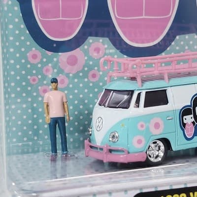 M2 Machines Diorama 1960 VW Delivery Van R12 Car 1/64 Toy Vehicle NEW - Thumbnail 4