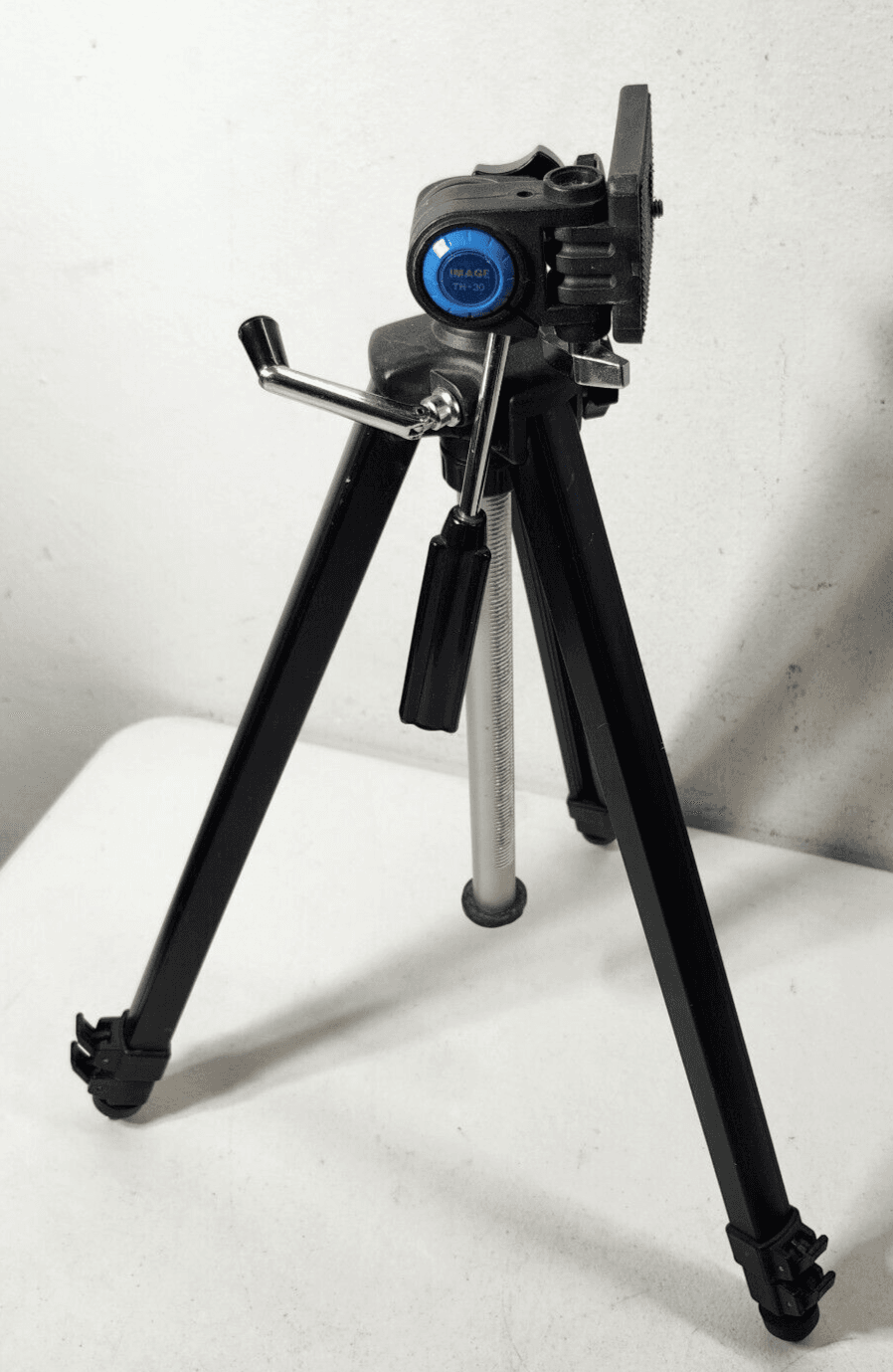 Image TN-30 Camera Tripod Made in Japan Swivel/Tilt Telescopic head - Thumbnail 3