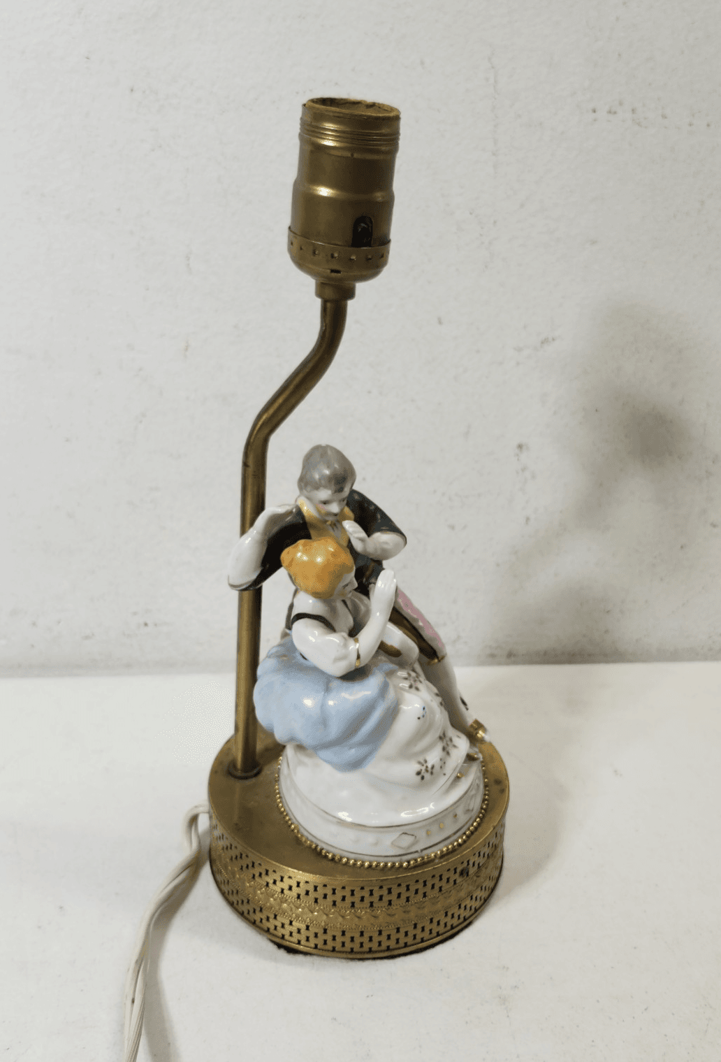 Vintage Lamp Victorian Figures Home Decor 12" Dresden Porcelain Style - Thumbnail 10