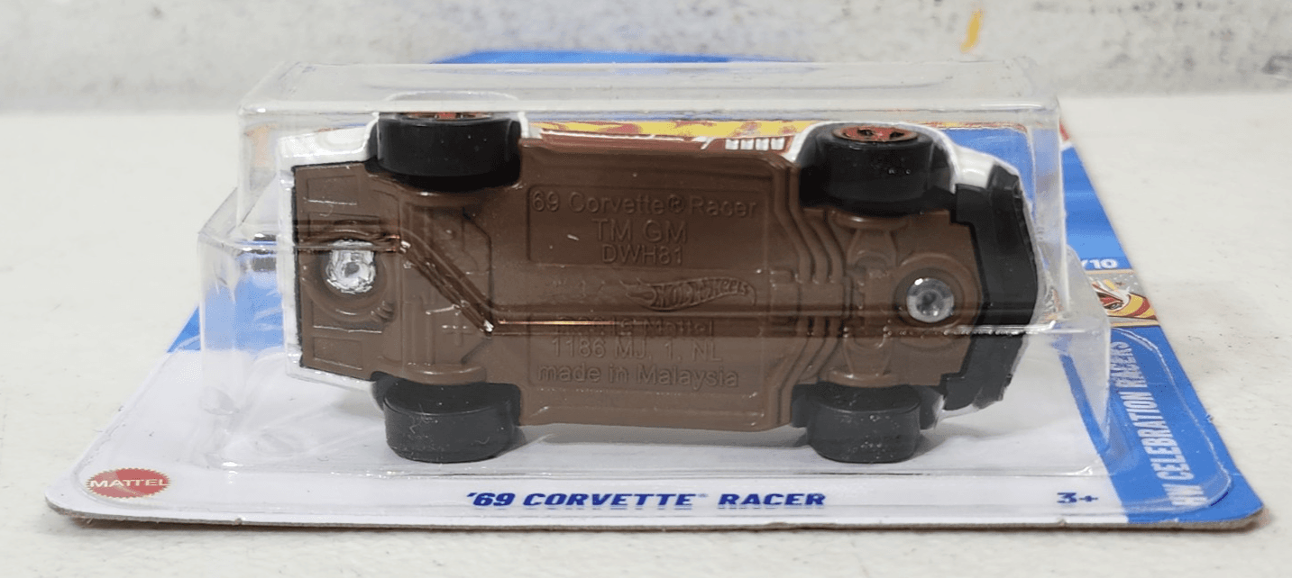 Hot Wheels '69 Corvette Racer Valentines Day Car HW Celebration Racers NEW - Thumbnail 4