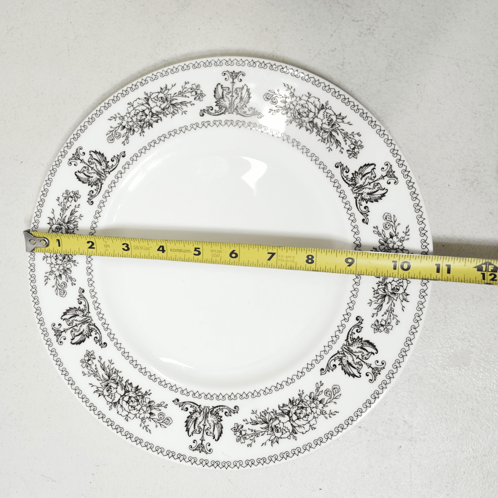 Wedgwood Dinner Plate Black Columbia Griffons & Floral 10.75" Set Of 4 - Thumbnail 2