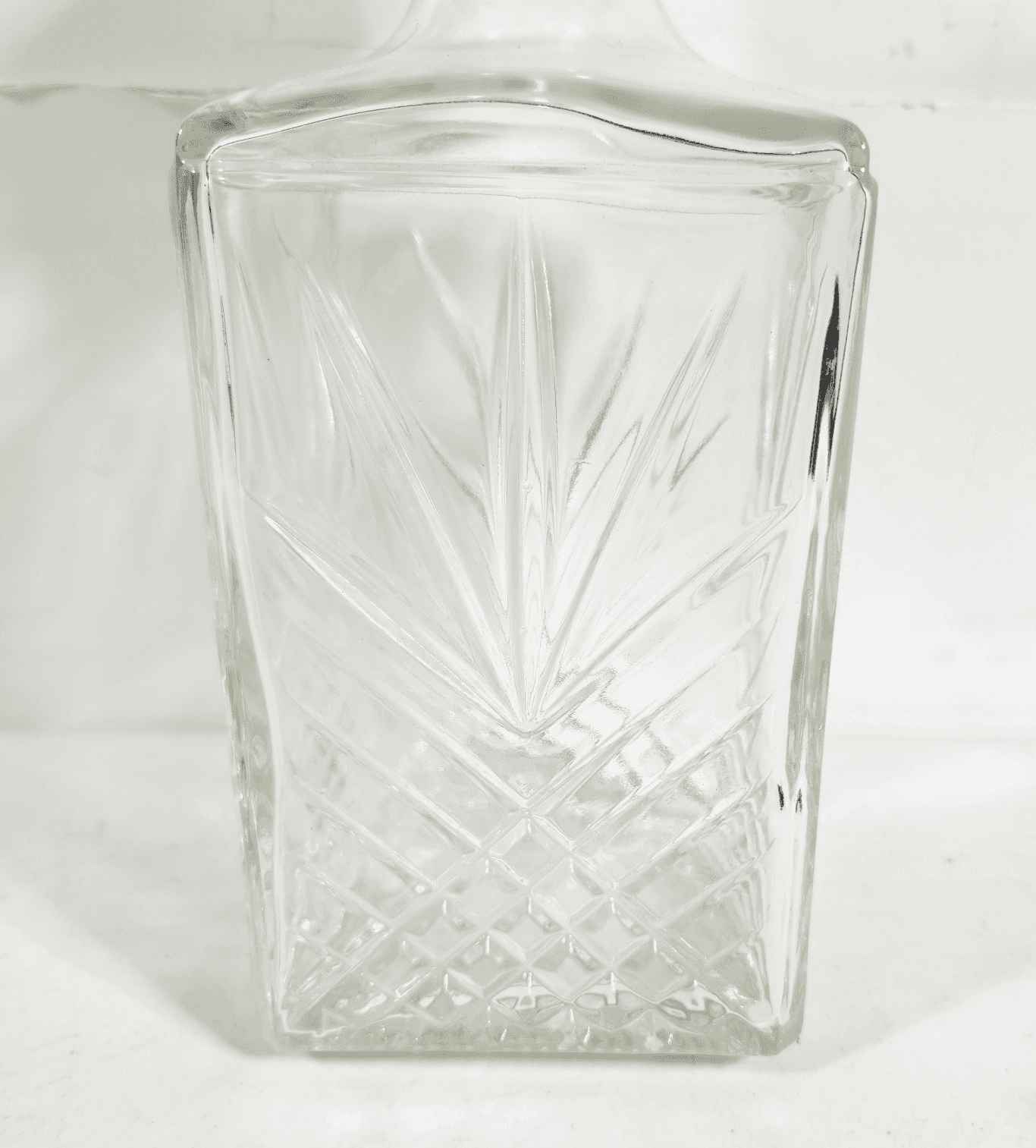Whiskey Liquor Decanter Italian Cut Crystal W/Stopper Starburst Italy Vintage - Thumbnail 2